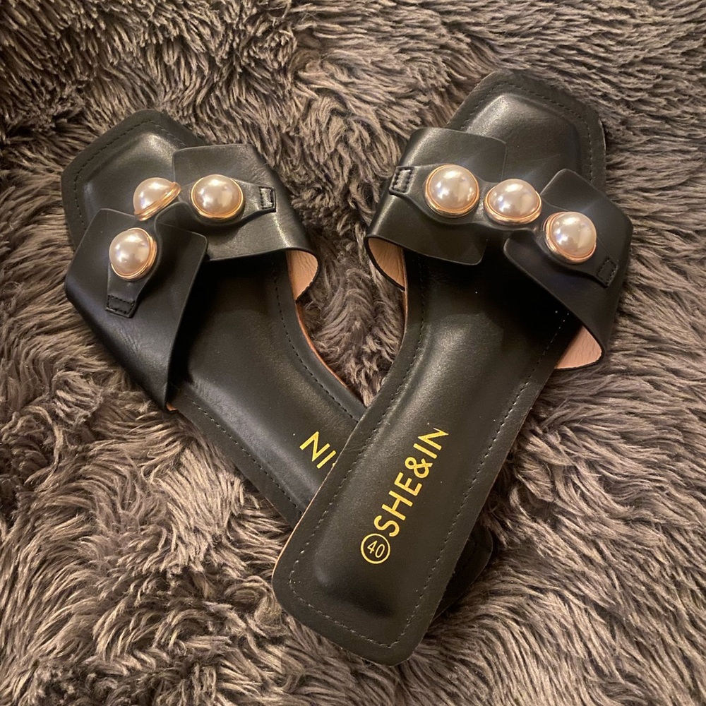 Pearl sandals